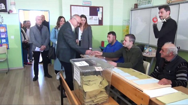 - Başkan Ergün ailesiyle birlikte oyunu kullandı