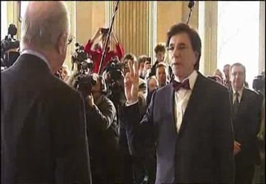 Los componentes del nuevo gobierno belga juran sus cargos