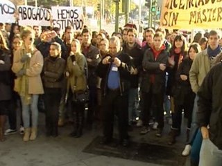 Estudiantes de Derecho protestan contra máster obligatorio