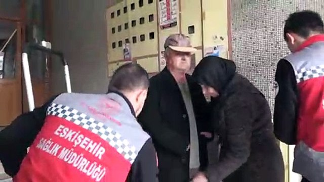 Yaşlı hastalar ile engelliler, okullara taşınarak oylarını kullandı - ESKİŞEHİR