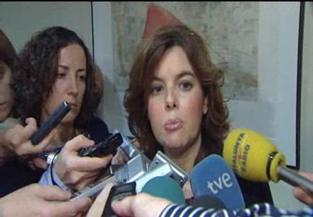 Soraya valora el paro como "pésimo" y ve "imprescindible" la reforma laboral