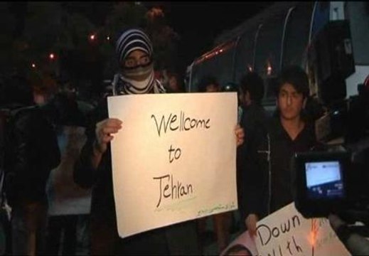 Los diplomáticos iraníes expulsados llegan a su país