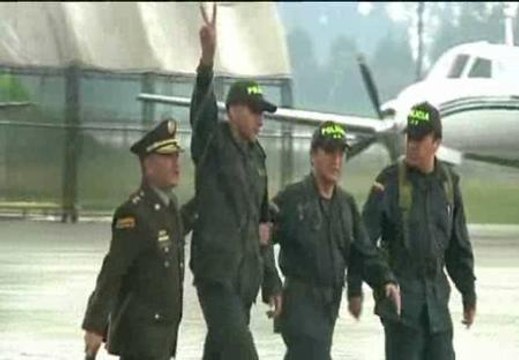 El presidente de Colombia visita en el hospital a Luis Alberto Erazo que escapó de las FARC