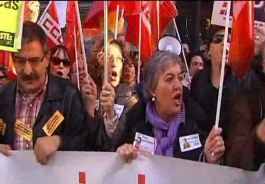 Unas 300 personas se concentran frente la consejería de Gobernación en Barcelona