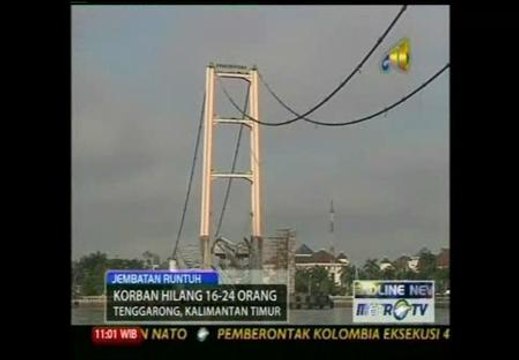 Al menos cuatro muertos y 24 desaparecidos en el derrumbe de un puente en Indonesia