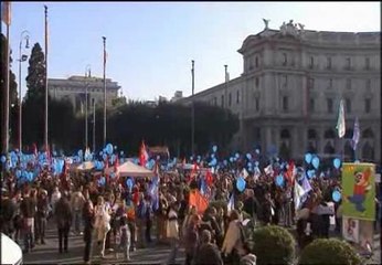 Cientos de personas protestan en Roma contra la privatización del suministro de agua