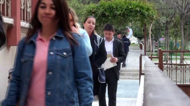 Türkiye sandık başında - Engelli vatandaşlar oyunu evinde kullandı - ANKARA