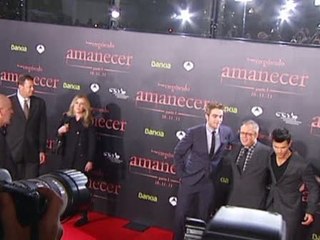 Скачать видео: Llega 'Amanecer' a los cines españoles