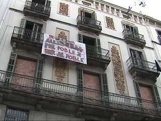 'Indignados' pasan noche en el edificio ocupado
