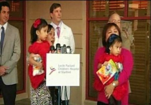 Las siamesas separadas hace dos semanas posan por separado