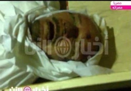 Nuevas imágenes de los cadáveres de Gadafi y su hijo