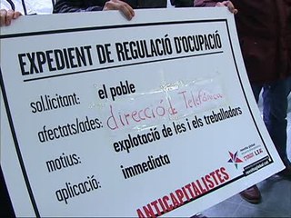 Activistas entran en la sede de Movistar