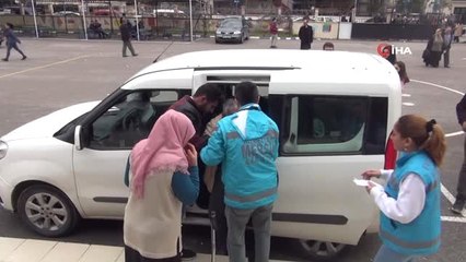 Felçli Baba ve Engelli Oğlu Bakım Görevlileriyle Birlikte Oy Kullanmaya Gitti