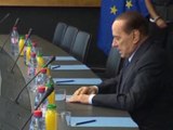 Berlusconi presenta su dimisión