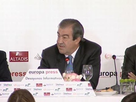 Cascos cree que nadie ha pagado más por menos que Camps