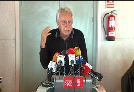 Felipe González: Rajoy leía un papel y otro y luego otro