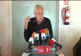 Felipe González: "Rajoy leía un papel y otro y luego otro"