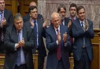 Papandreu trata de sacar adelante un gobierno de unidad tras superar la moción de censura