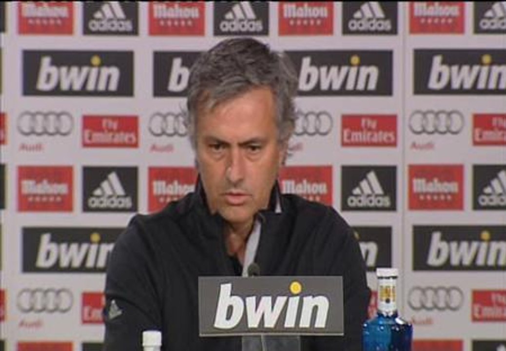 Mourinho: "Quiero dar las gracias a los pocos que animan"