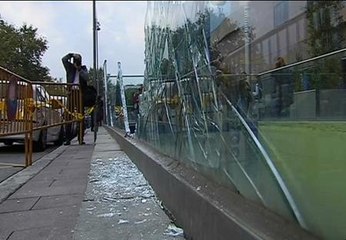 Once heridos al derrumbarse una barandilla