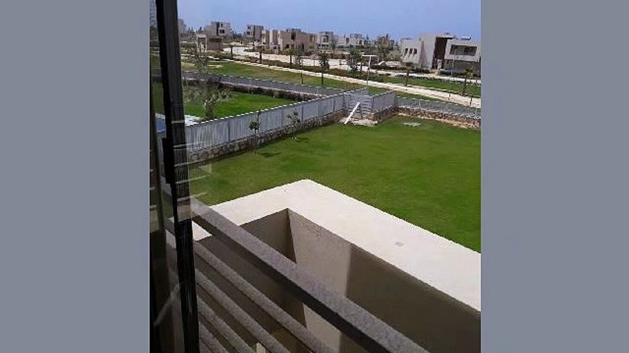 فيلا مفروشة تطل على حديقة للبيع في هاسيندا باى الساحل الشمالى