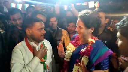 अमेठी में प्रियंका गांधी ने कांग्रेस नेता से कहा- 2022 की तैयारी करो
