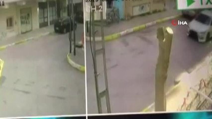 Pendik'te İki Aracın Çarpıştığı Kaza Kamerada