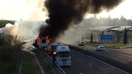 Salon : un camion en feu sur l'A54, une partie de l'autoroute coupée