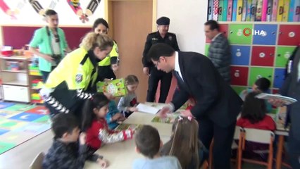 Polis ve jandarmadan öğrencilere kitap hediyesi