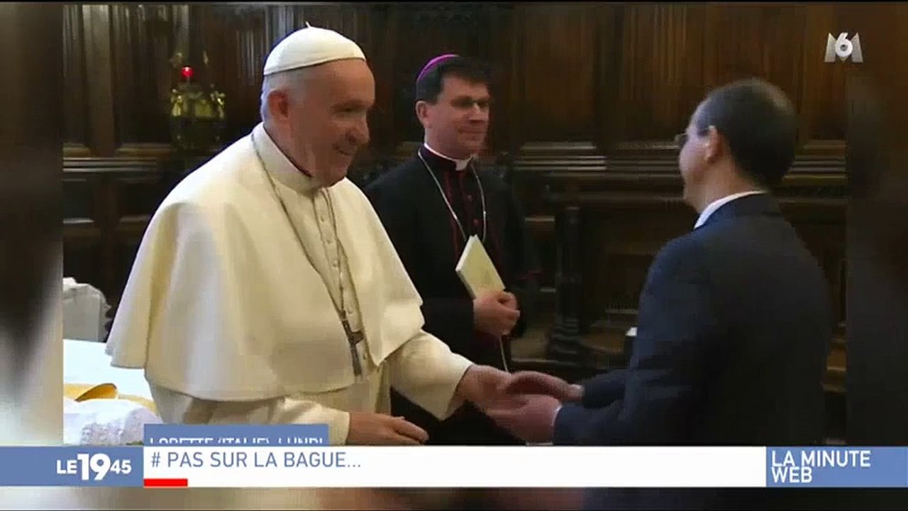 Buzz : Quand le Pape refuse les "baisers" des fidèles, ça amuse beaucoup les internautes ! Regardez