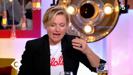 "Du botox deux fois par an" : Bonie Tyler se lâche dans "C à vous" - Regardez
