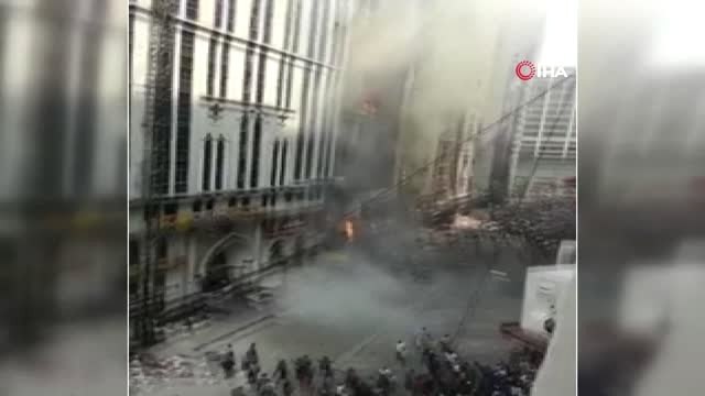 Bangladeş'in Başkenti Dakka'da 22 Katlı Binanın 10'uncu Katında Yangın Çıktı.