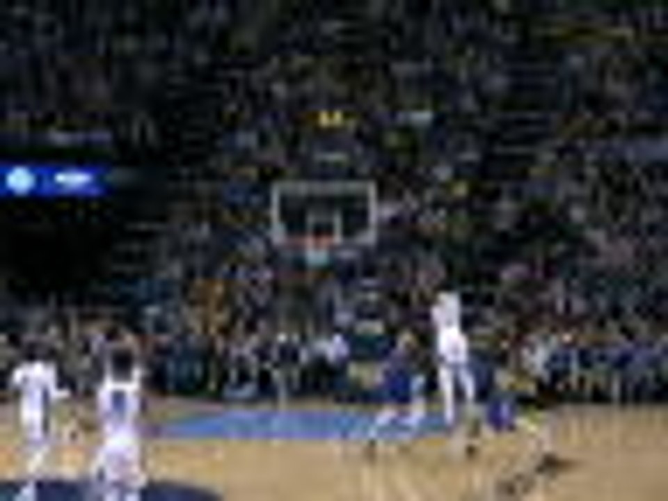 Holiday lands a deep three to beat the first-quarter buzzer