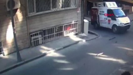 İstanbul- Şişli'de Otomobille Minibüsün Çarpıştığı Kaza Kamerada