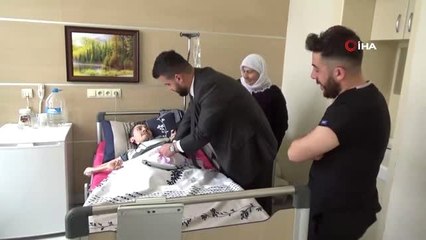 Engelli Gencin Böbreğinden Avuç Dolusu Taş Çıkarıldı