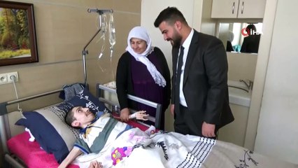 Engelli gencin böbreğinden avuç dolusu taş çıkarıldı