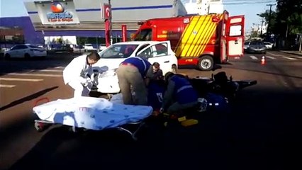 Rapaz de 20 anos fica ferido em colisão de trânsito no Bairro Neva