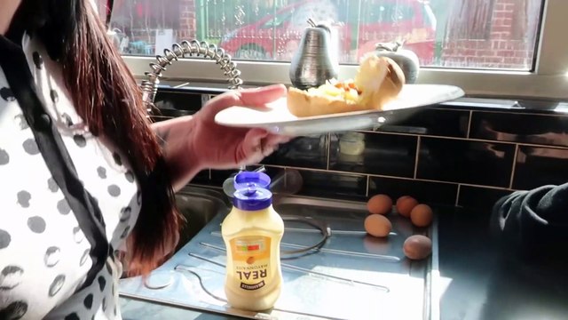 WORLDS HOTTEST CHILLI PEPPER PRANK!! CAROLINA REAPER prank on olympic boxer must watch until the end!!!