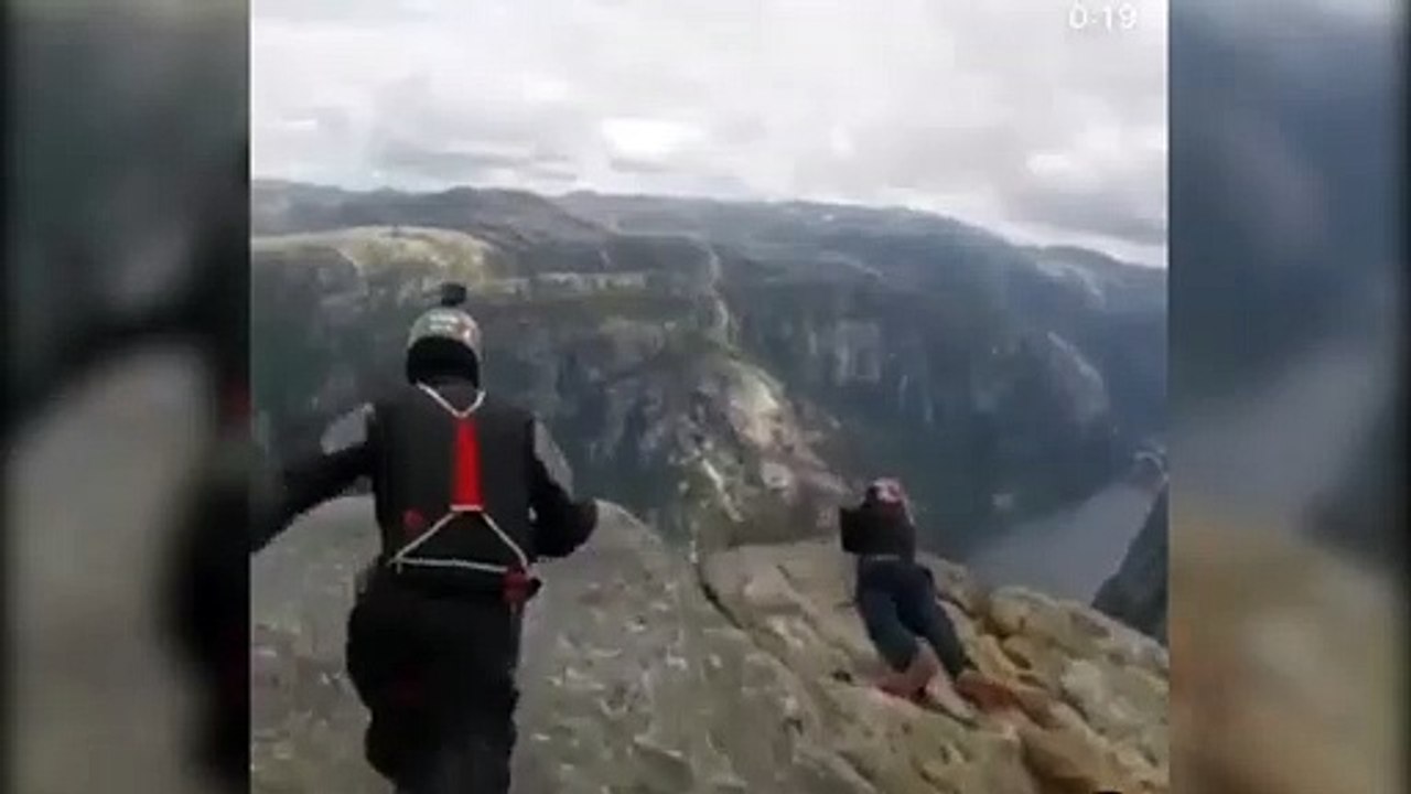 Amazing base jump !