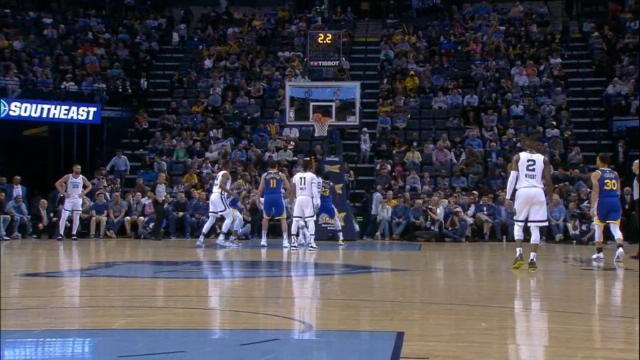 لقطة: كرة سلة: تمريرة طويلة من غرين لدورانت أسفرت عن سلّة تزامنًا مع صافرة نهاية الشوط الثاني