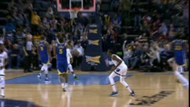 لقطة: كرة سلّة: سلّة ثلاثية لهوليداي تزامنًا مع صافرة نهاية الشوط الأول