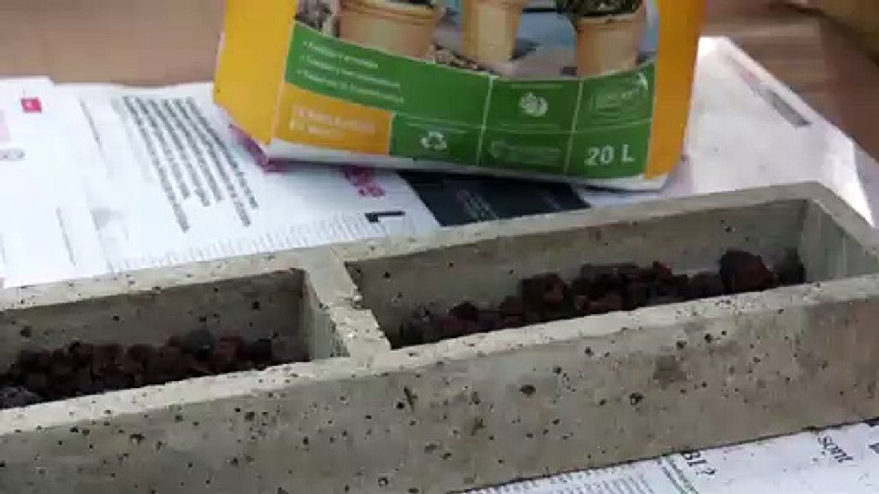 Comment transformer une mangeoire en jardinière ?