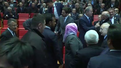 Tải video: Bakan Selçuk: '(CHP Adana adayı Karalar'ın şehit eşine tepkisi) Biz bu çirkin davranışı şiddetle kınıyoruz' - ANKARA