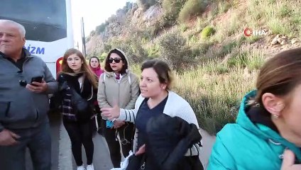 Kontrolden çıkan midibüs, yol kenarındaki kayalık alana yan yattı: 1 yaralı