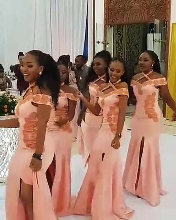 Vous allez adorer les tenues de ces demoiselles d'honneur. Éblouissantes !