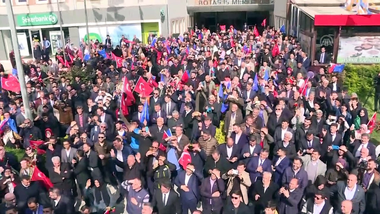 Yıldırım, AK Parti Başakşehir İlçe Başkanlığı önünde vatandaşlara hitap etti - İSTANBUL