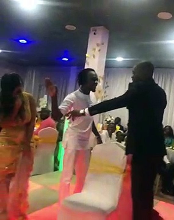 Le moment fort de cette réception va vous émouvoir. Trop mignon !