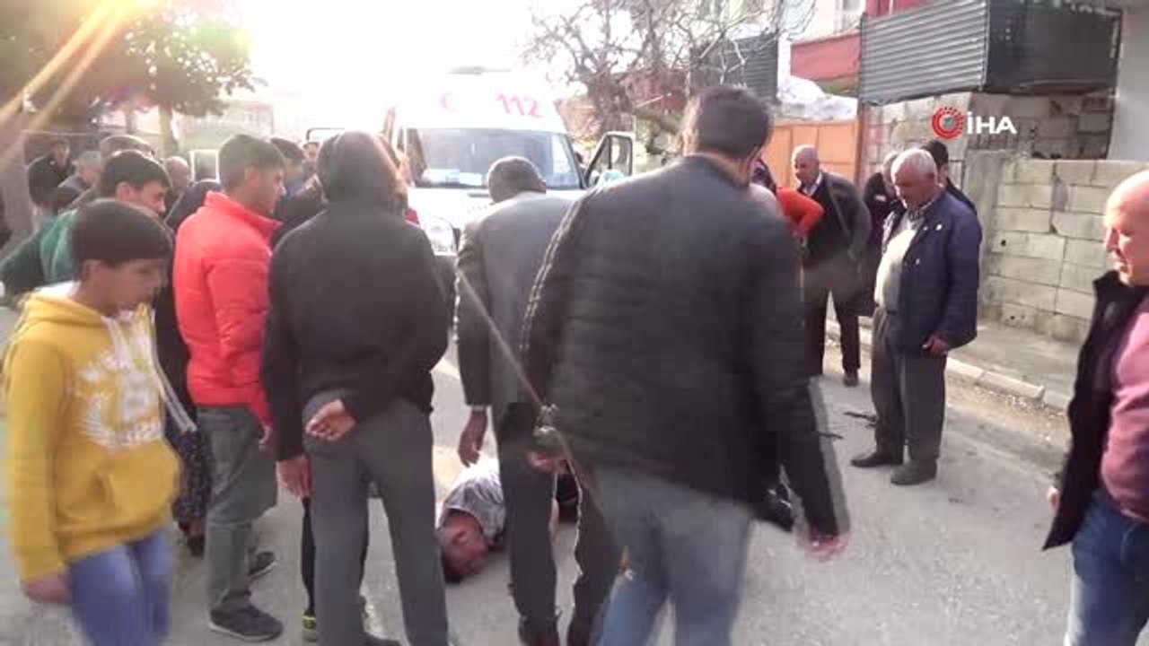 Okul Önünde Sopalı Bıçaklı Kavga: 3 Yaralı