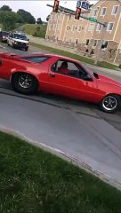 Il veut faire le beau avec sa Corvette et se prend une voiture