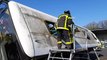 Exercice d'évacuation de victime lors d'un accident de bus par les stagiaires du centre de formation des pompiers de Charente-Maritime